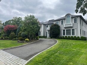 Building Photo - 302 Hewlett Neck Rd