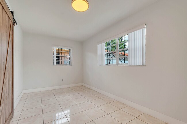 Foto del edificio - 3233 SW 25th St