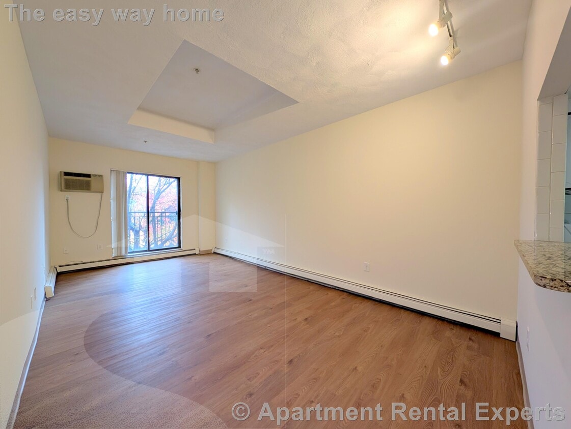 Primary Photo - 373 Highland Ave