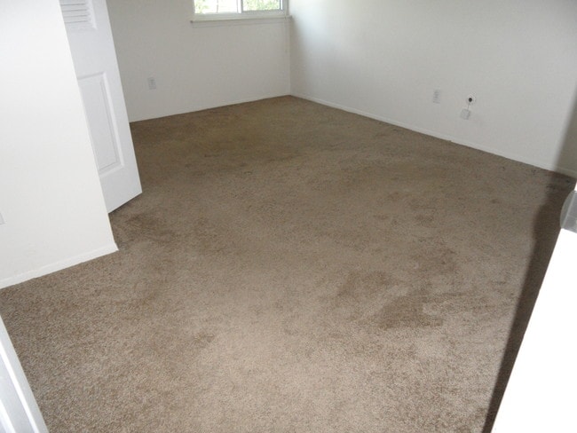 Foto del edificio - 17124 Clinton River Rd