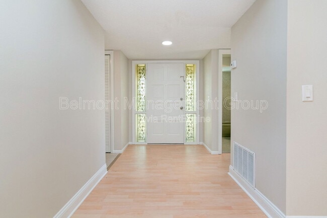 Building Photo - 110 Madrid Dr