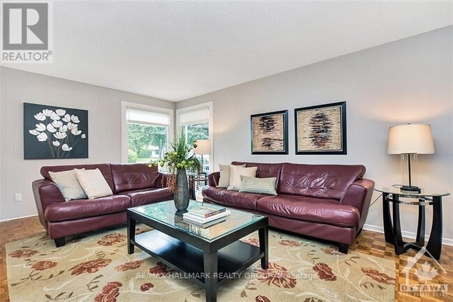 Photo du bâtiment - 2036 Kings Grove Crescent