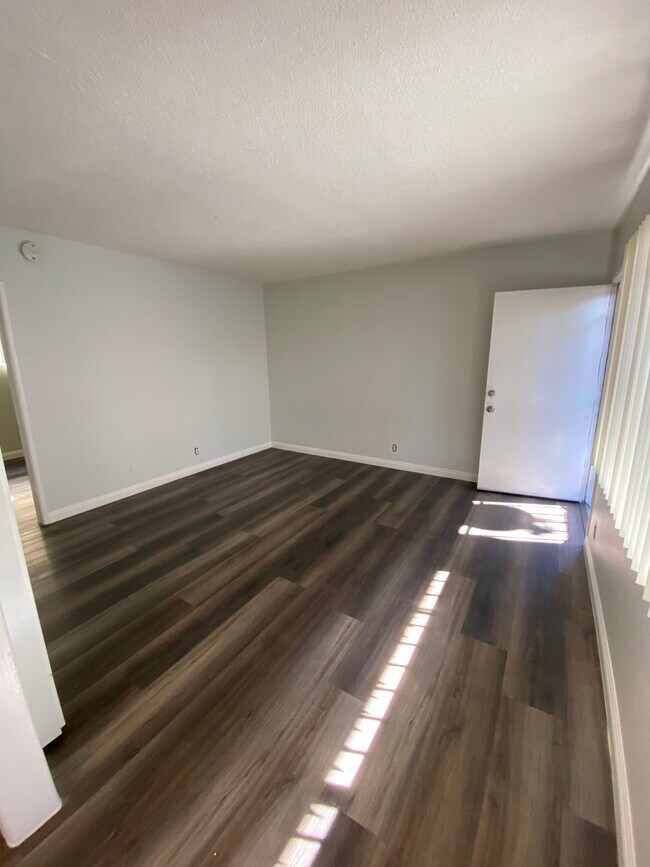 Foto del edificio - 9320 S Figueroa St