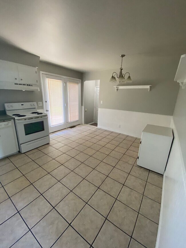 Building Photo - 4 Bed 2 Bath Home for Rent in Roy