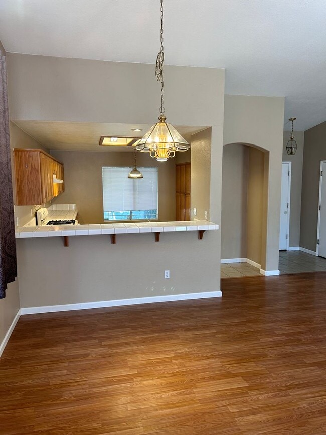 Building Photo - 3 Bedroom/2 Full Bathrooms Stockton