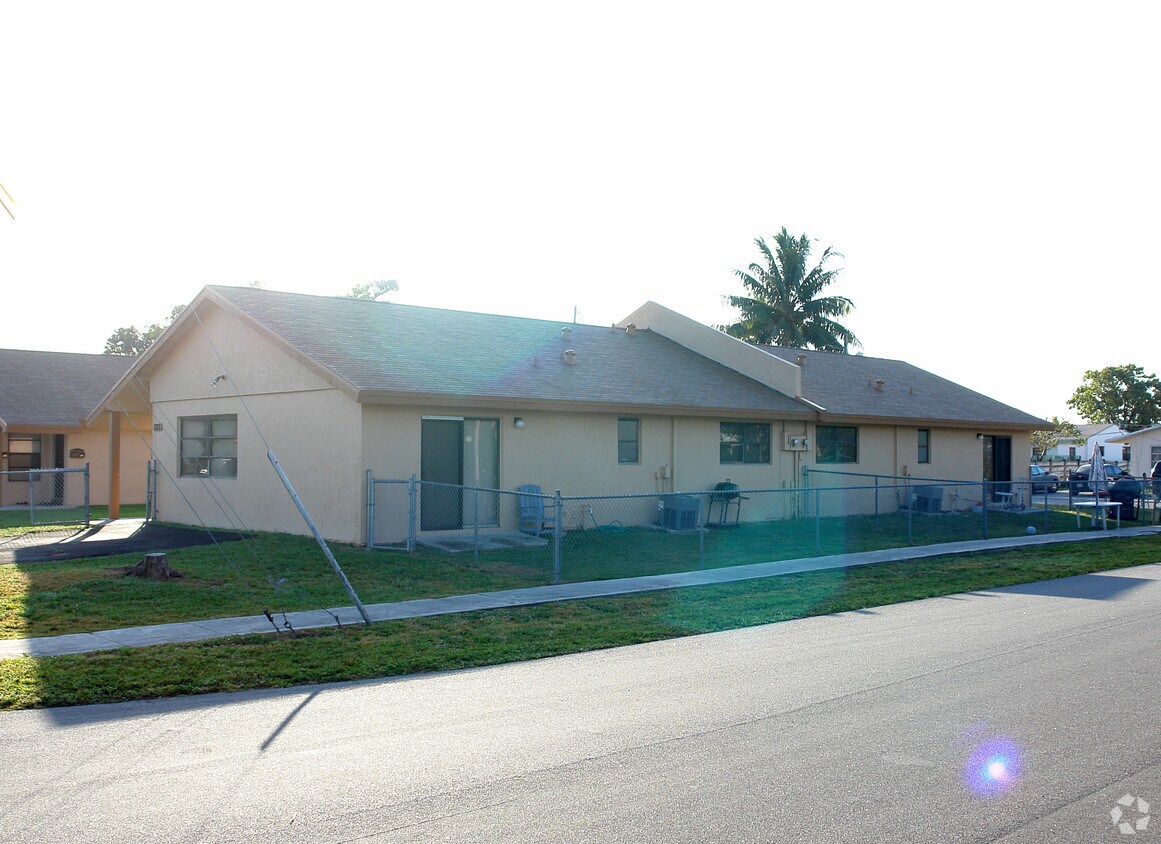 333337 SW 14th St, Dania Beach, FL 33004 Apartments in Dania Beach