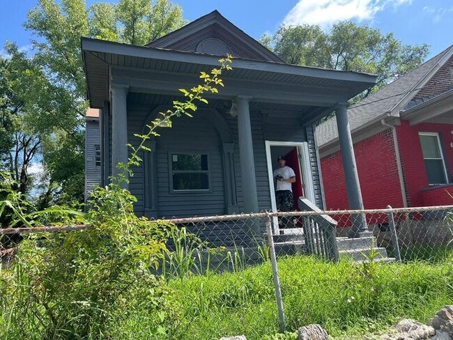 Photo - 1711 W Kentucky St House