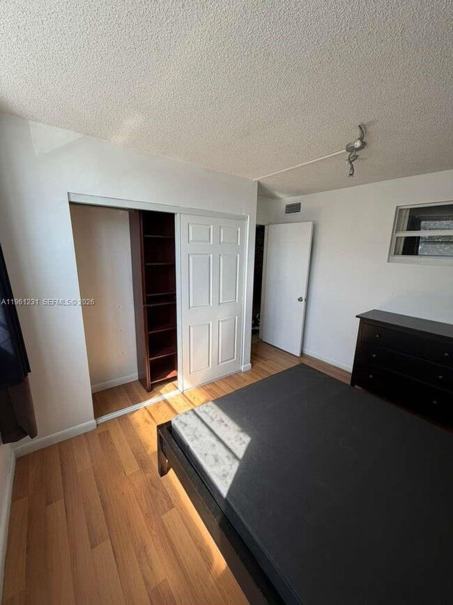 Foto del edificio - 1465 NE 123rd St