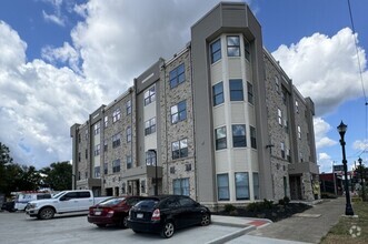 Building Photo - Barnett Commons