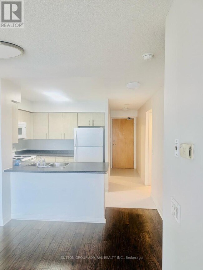 Photo du bâtiment - 4968 Yonge St