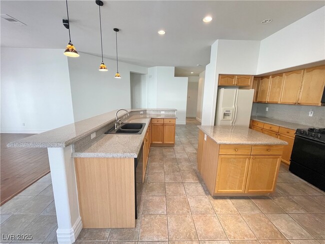 Building Photo - 65 Sahalee Dr