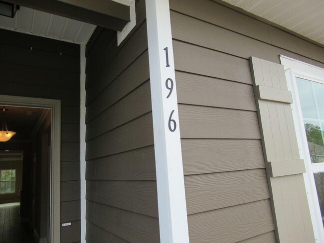 Building Photo - 196 Eagle Bay Ln