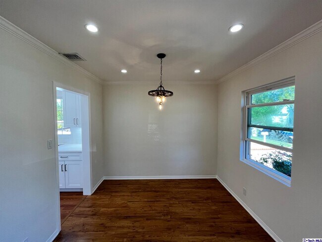 Building Photo - 10245 Quill Ave