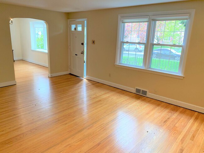 Building Photo - Charming 3-Bedroom Detached House in Haver...