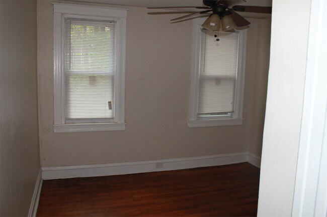 Foto del edificio - 5857 Woodcrest Ave