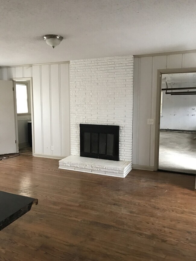 Foto del edificio - Secluded Madison 3/1.5 House for Rent - Ga...