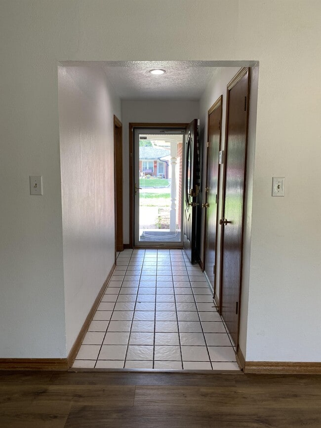 Building Photo - 227 W Ridge Rd