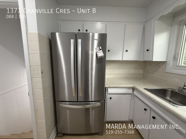 Building Photo - COZY 2 LEVEL BACHELOR UNIT WEST WINDSOR + 40% OF UTILITIES
