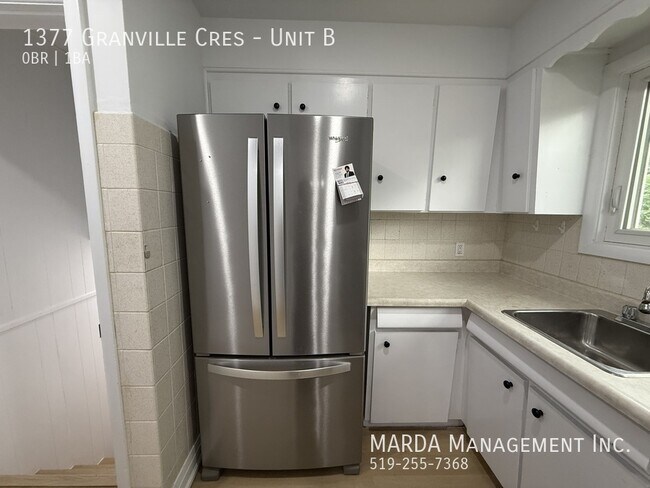 Photo du bâtiment - COZY 2 LEVEL BACHELOR UNIT WEST WINDSOR + 40% OF UTILITIES