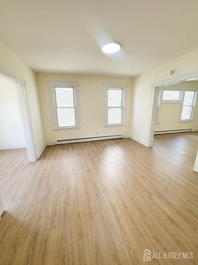 Building Photo - 186 Isabella Ave