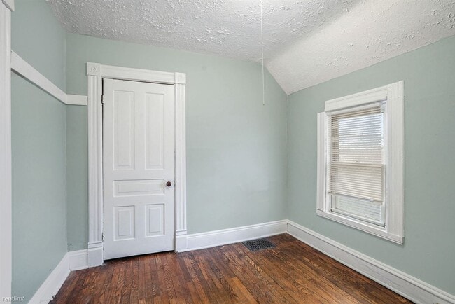 Building Photo - 2 br, 1 bath Duplex - 37 Caledonia St NE U...