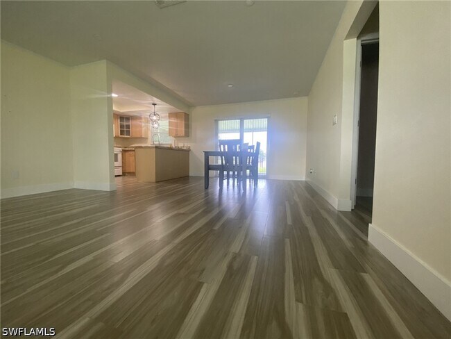 Foto del edificio - 525 SE 11th Ct