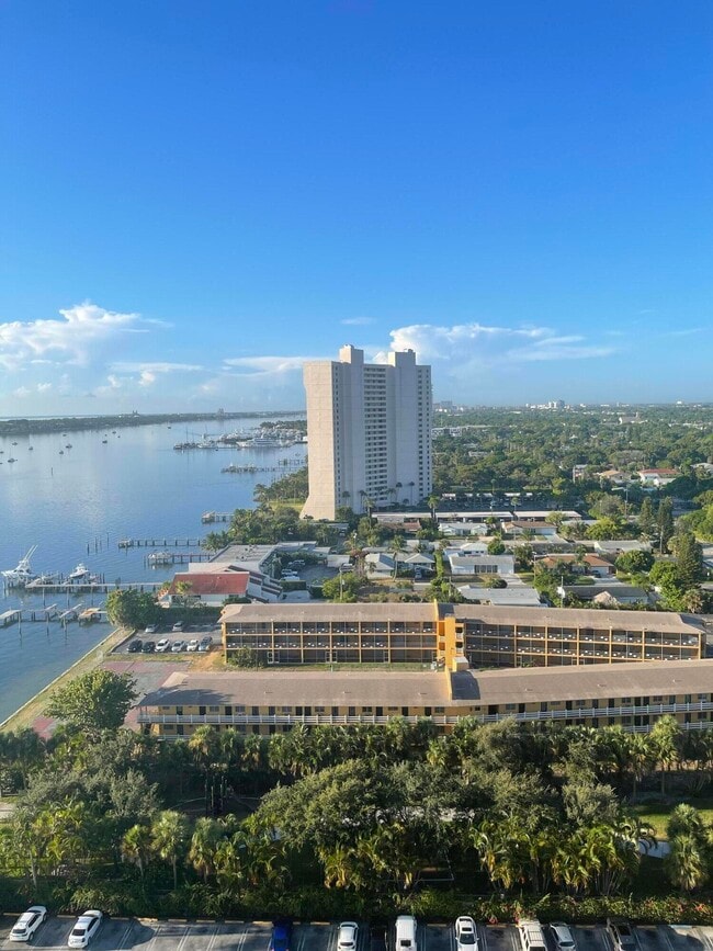 Building Photo - 5600 N Flagler Dr