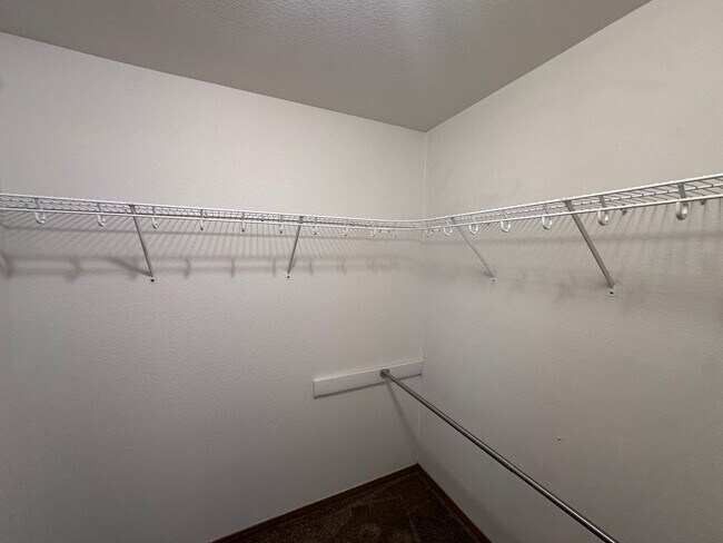Foto del edificio - 2416-2420 SW Wickiup Ct