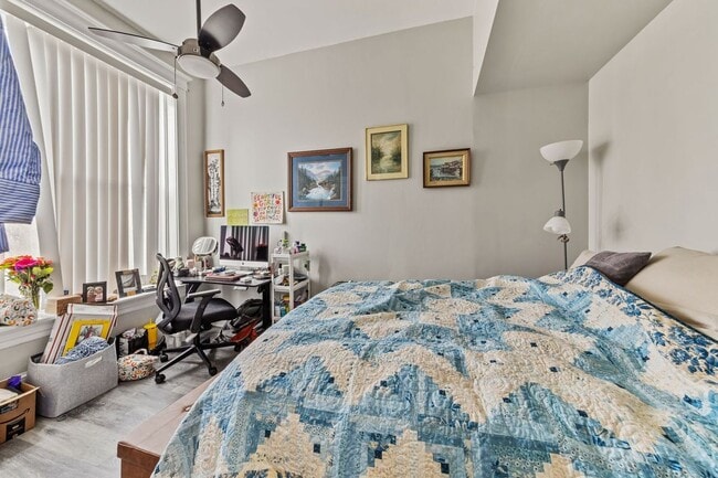 Foto del edificio - 1345 N Maplewood Ave