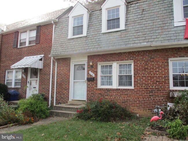 Building Photo - 1058 N Monroe St