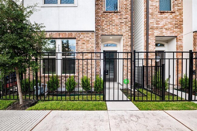 Foto del edificio - 710 Clark St