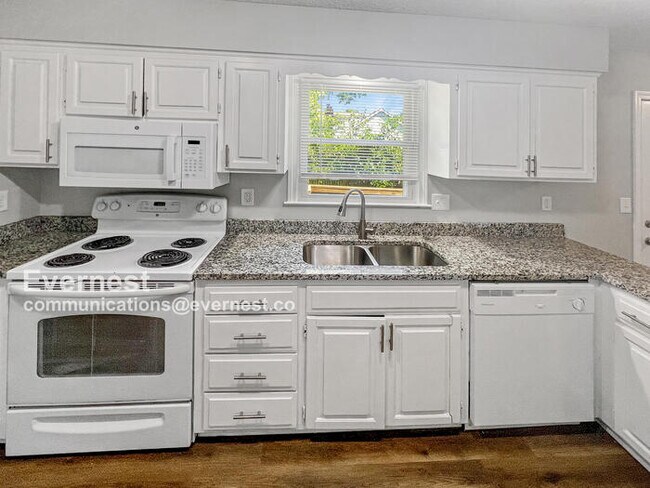 Building Photo - Lovely 4-Bedroom Home with Modern Comforts...