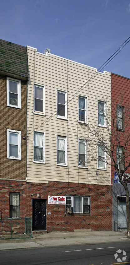 Building Photo - 52-33 Metropolitan Ave