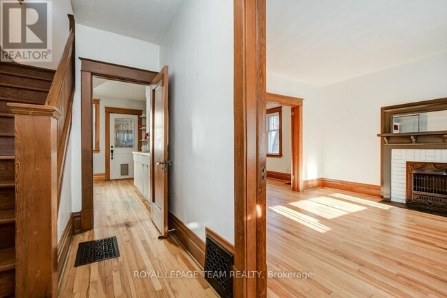 Building Photo - 995 Gladstone Ave