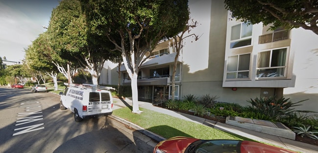 Building Photo - 8535 W West Knoll Dr