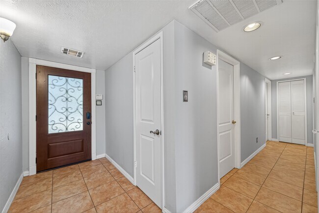 Foto del edificio - 16419 Cairnway Dr