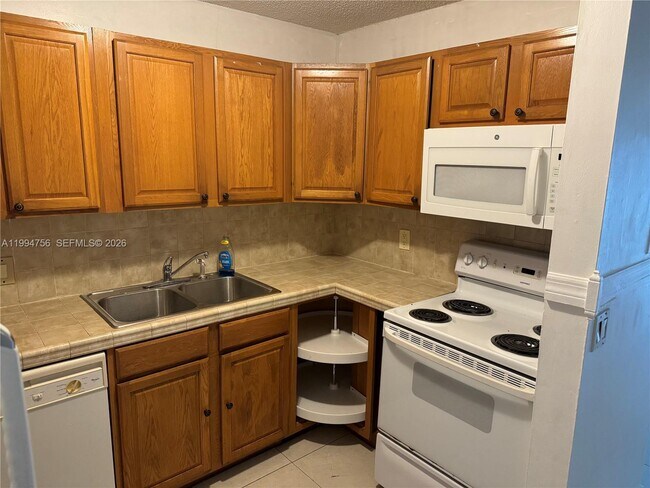 Foto del edificio - 11380 Royal Palm Blvd