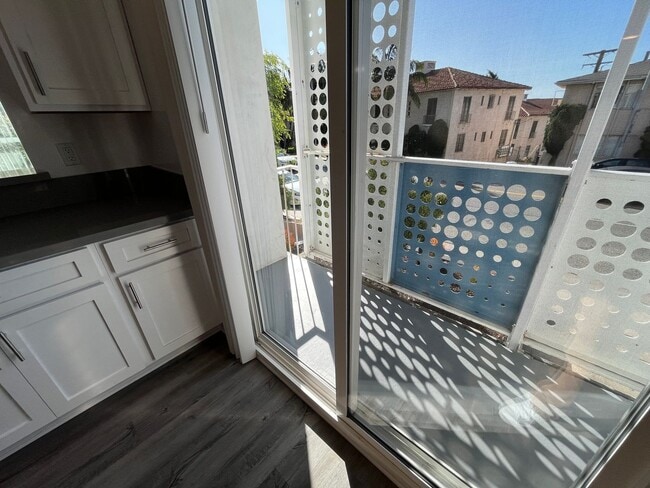 Interior Photo - 8375 Fountain Ave