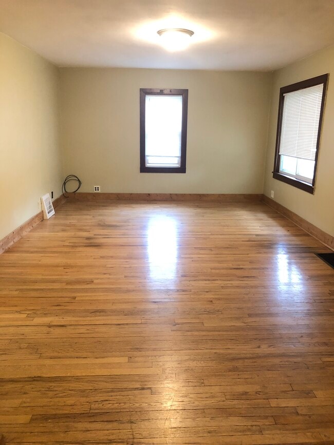 Living room - 1654 Lake Lansing Rd