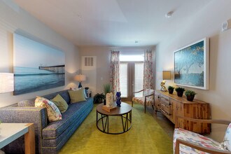 1BR, 1BA - 819 SF - Seapath on 67th