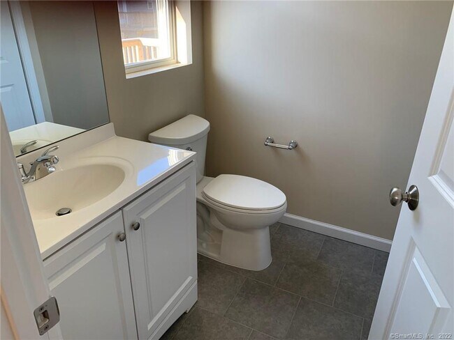 Foto del edificio - 27 Tridell Dr