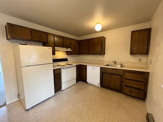Foto del edificio - 2 Bed, 1 Bath - Close to Bus Stops, Conven...
