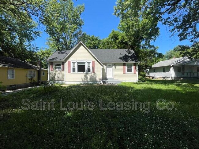 Building Photo - 23 S Schlueter Ave