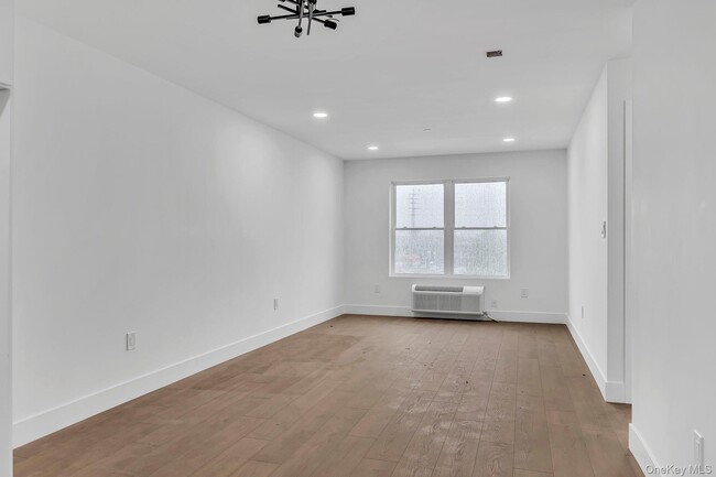 Foto del edificio - 74 Broadway