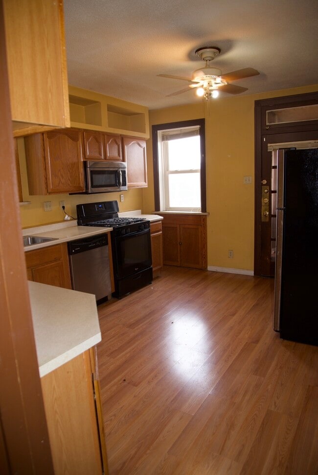 Building Photo - 4200 Lawn Ave