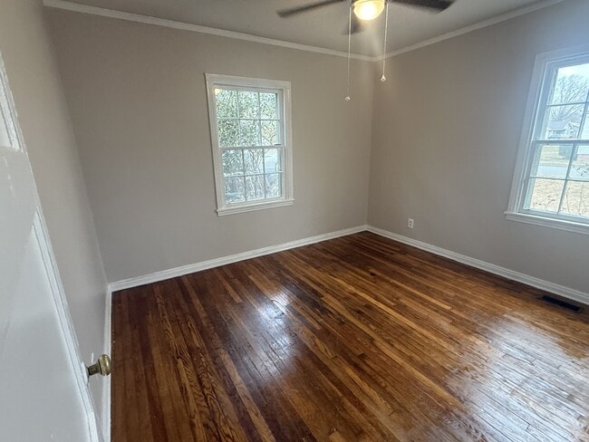 Building Photo - 605 Shannon Cir NE