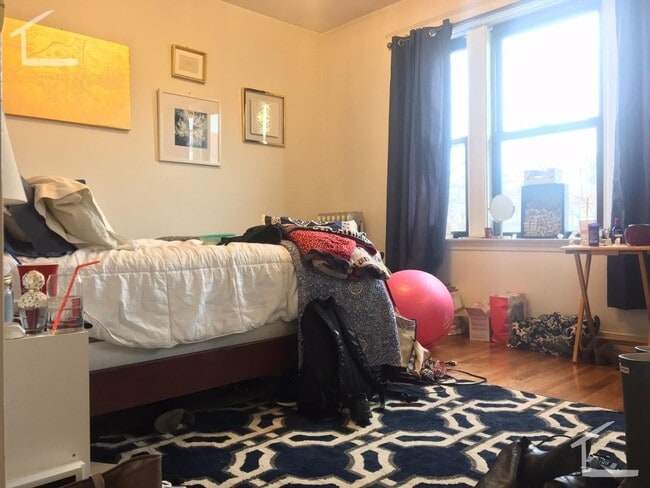 Fantastic Deal in Brighton; 4-Beds, 2-Baths Under 1K per Person - Fantastic Deal in Brighton; 4-Beds, 2-Baths Under 1K per Person Apartment