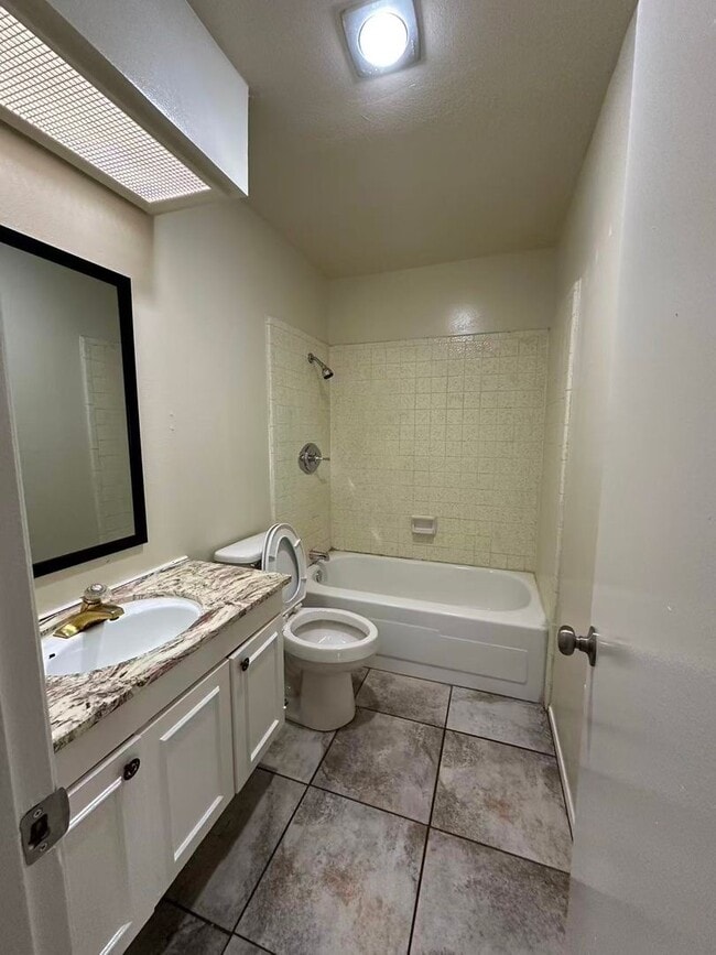 Building Photo - 3 Bedroom House in Garland