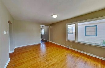 Building Photo - 544 Manor St