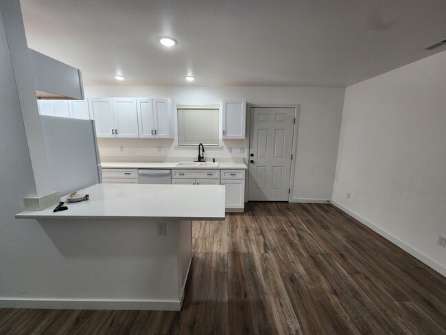 Building Photo - Galvin Duplex